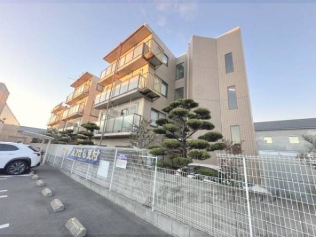ヴァルワール伊勢田外観写真1