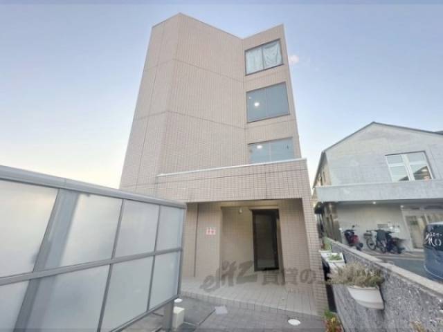 ヴァルワール伊勢田外観写真2