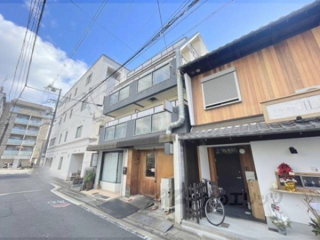 マンション巻野外観写真1