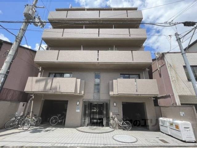 エステート朱雀外観写真1