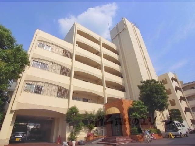 勧修寺ハイツ外観写真1