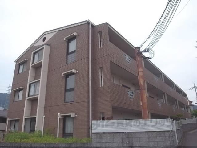ロイヤルコートワダ外観写真3