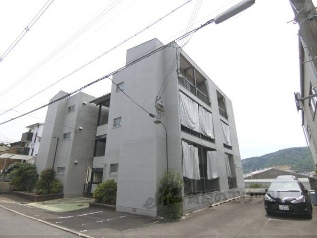 ロイヤルマンション外観写真2
