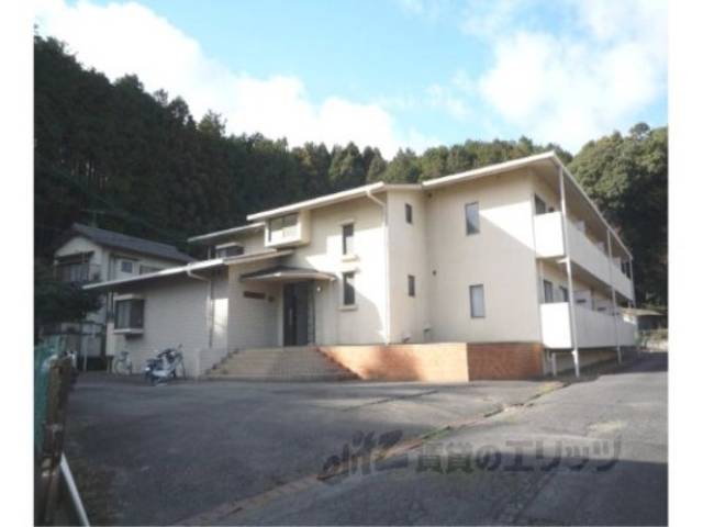 ヴィラージュ岩倉外観写真1