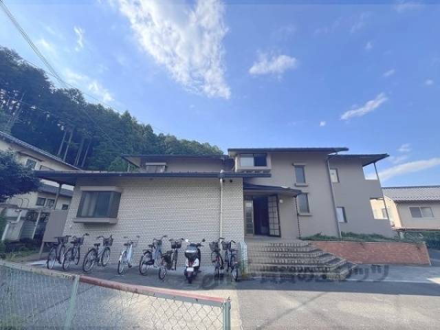ヴィラージュ岩倉外観写真2