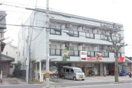 ラーゴスル外観写真