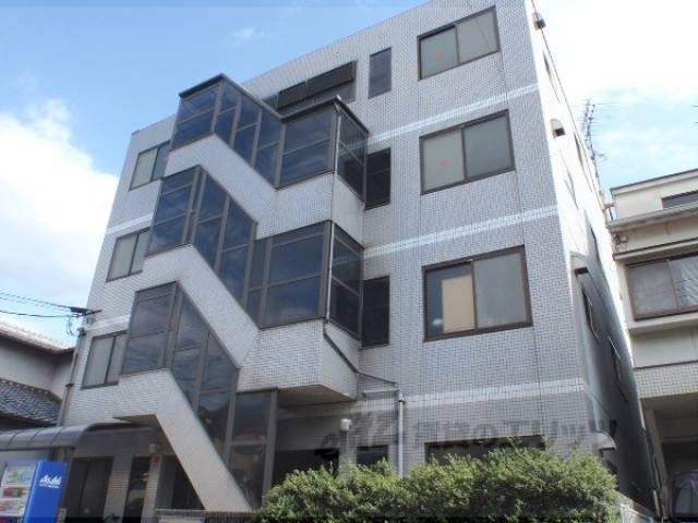 ロイヤルメゾン長岡京外観写真1