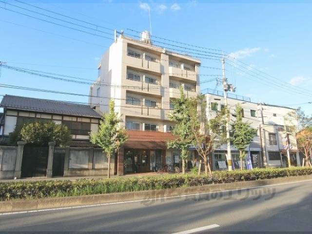 ドミトリーアルバ外観写真1