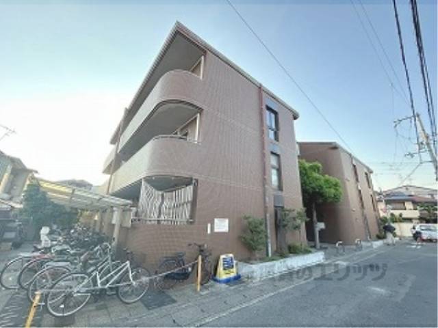 ラ・レガシオン外観写真2