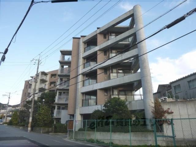 グランディア四ノ宮外観写真1