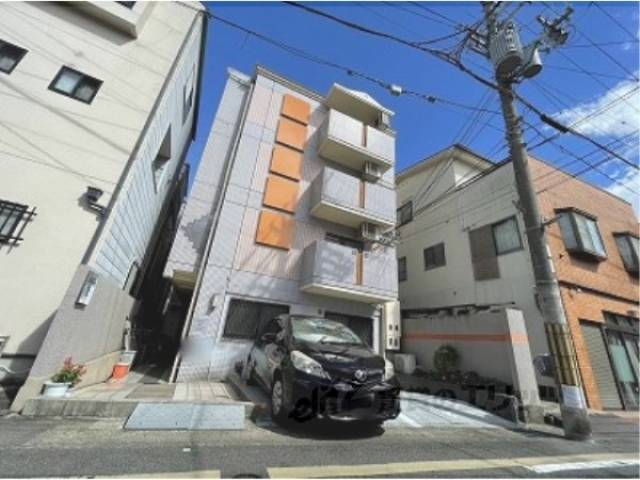 ロイヤルハウスＬ外観写真1