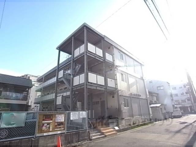 コートマザリ外観写真1