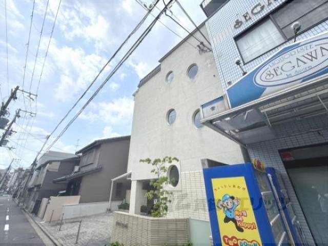 ピエニ　ぺサ外観写真2