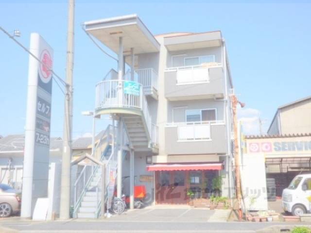 ラークヒルズ外観写真1