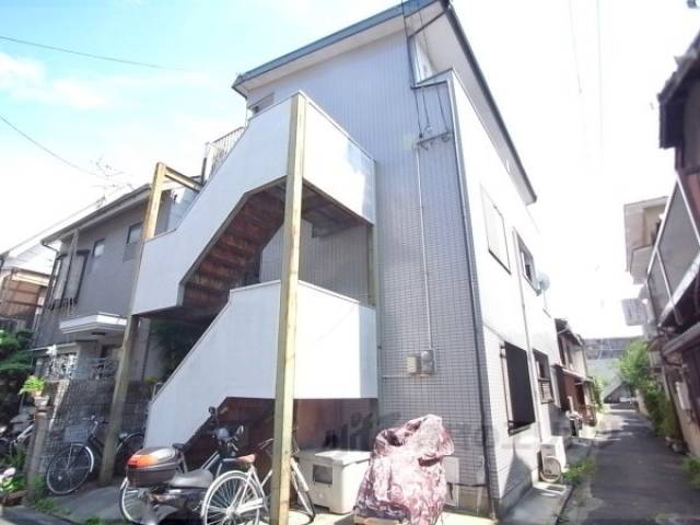 ｓｔｅｐ　ｏｎｅ外観写真1