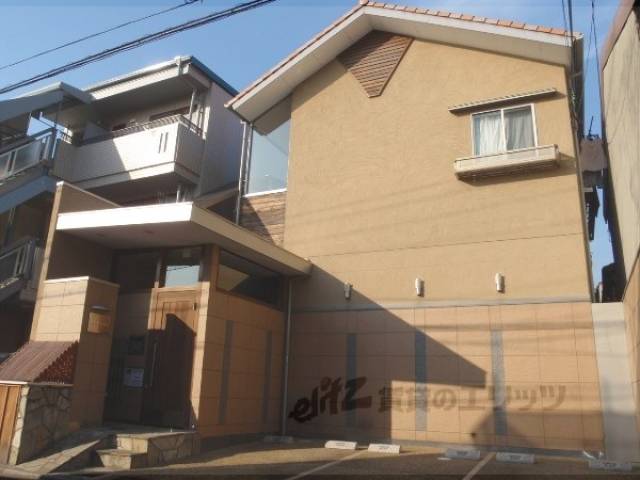 ロフティ西院外観写真1