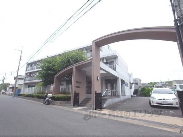 ドミトリーインテリジェンス外観写真1