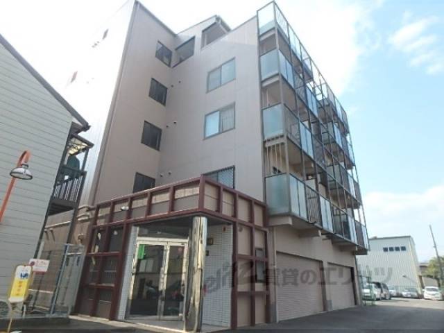 シャトー太秦外観写真1