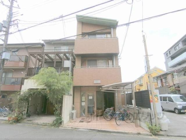 クレールフォンティーヌ外観写真1