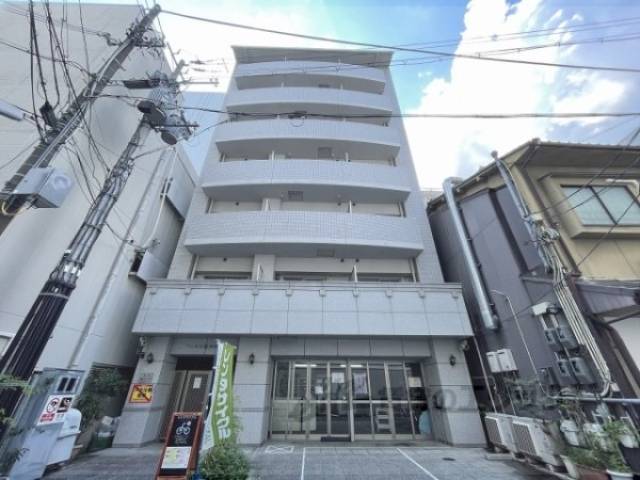 ジュネス四条烏丸外観写真1