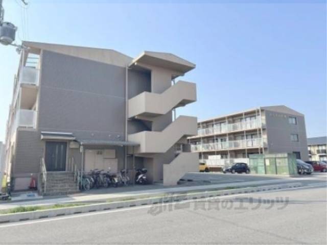 ロイヤル伊勢外観写真2