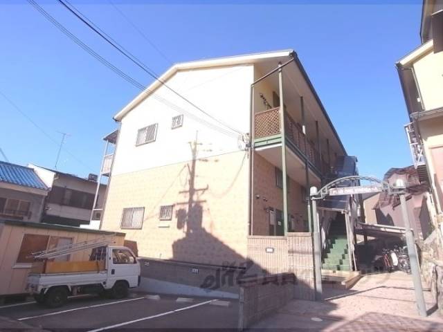 プラスワン衣笠外観写真1