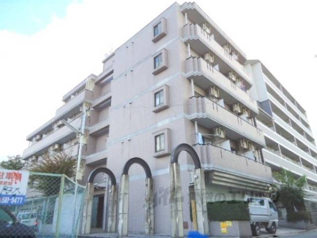 ロイヤルコート西七条外観写真1