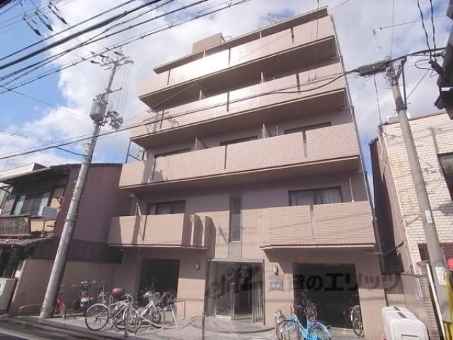 エステート朱雀外観写真1