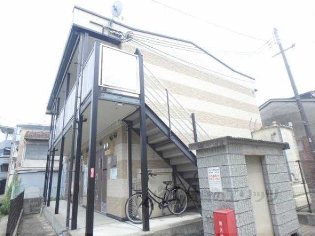 レオパレスアクエリアス西院外観写真1