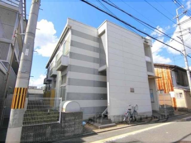 レオパレス万里小路外観写真1