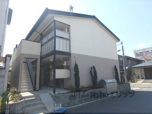 レオパレスウエスト１外観写真1