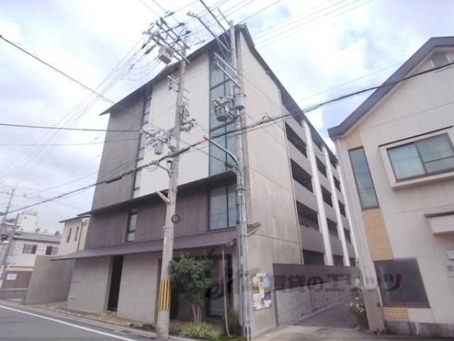 ラカーシュ伏見外観写真1