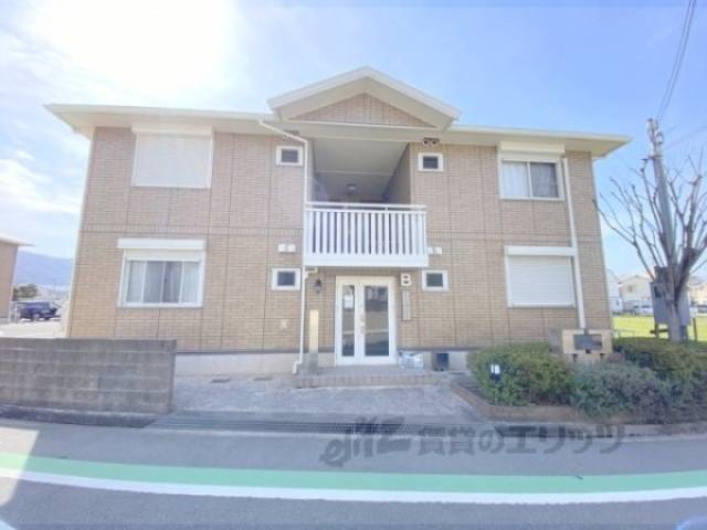 ロイヤル倉治Ｂ棟外観写真1