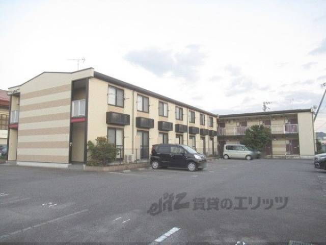 レオパレスなつみ外観写真1