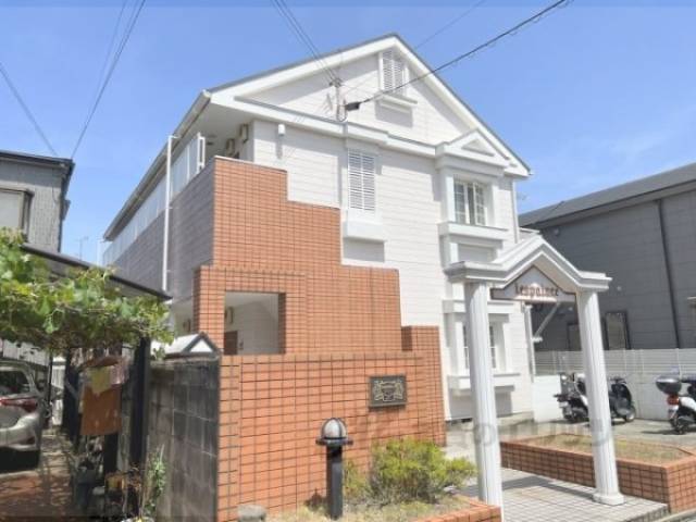 レオパレスアイシー外観写真1