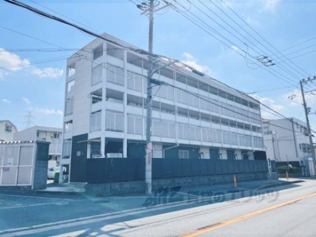 レオパレスプランタン参番館外観写真1