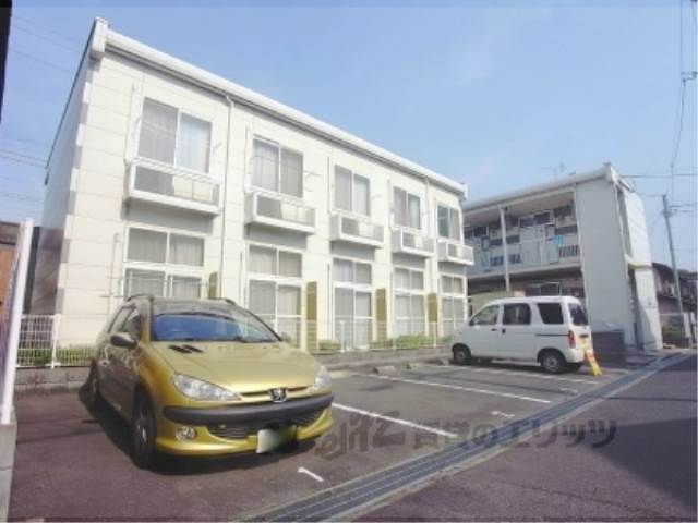 レオパレスすみれ外観写真1