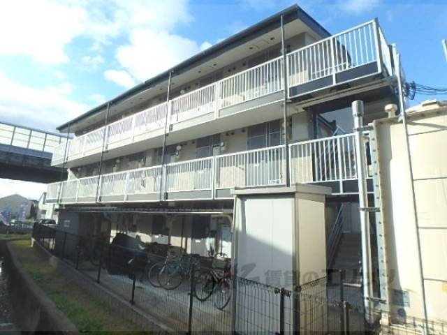 レオパレス深草外観写真2