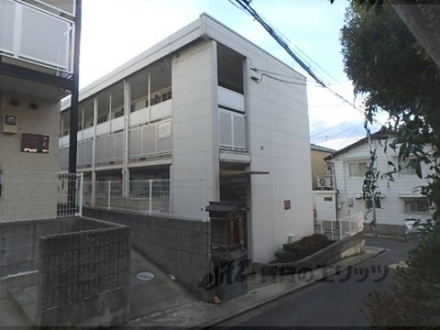 レオパレス鳥羽街道外観写真2