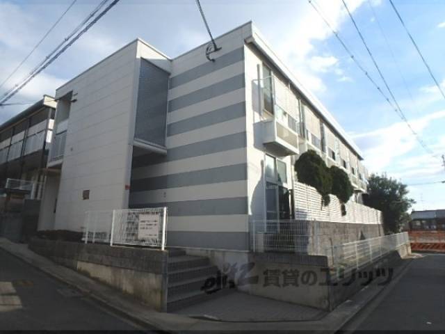 レオパレス鳥羽街道外観写真3