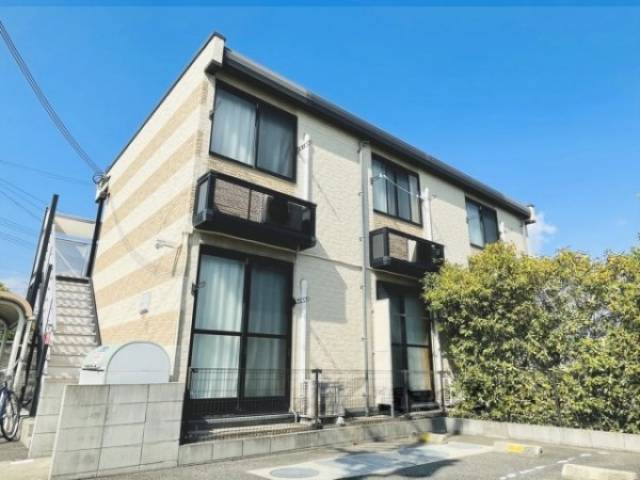 レオパレスアールズコート外観写真1