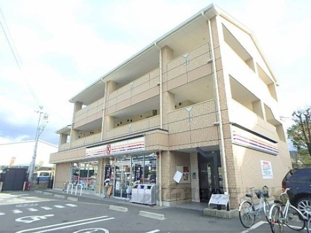 クリスタル　レジデンス外観写真1