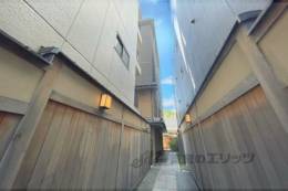 雅綾小路外観写真