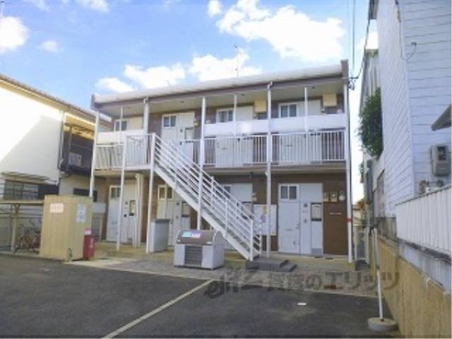 レオパレス紅雪北外観写真1