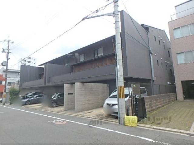 ブローニュ府庁前外観写真1
