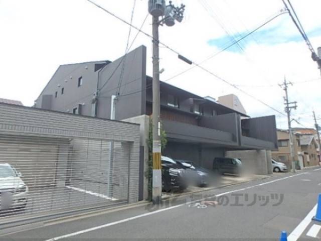 ブローニュ府庁前外観写真2