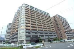 ロータリーマンション大津京レアール外観写真