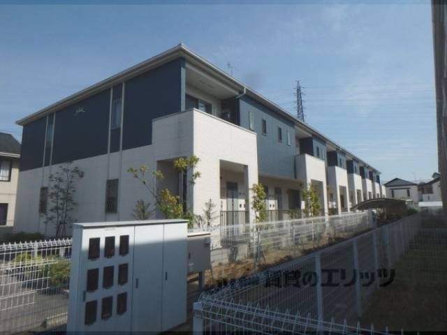 ぺルル寺門外観写真3