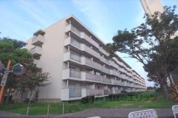 伏見納所団地１号棟外観写真