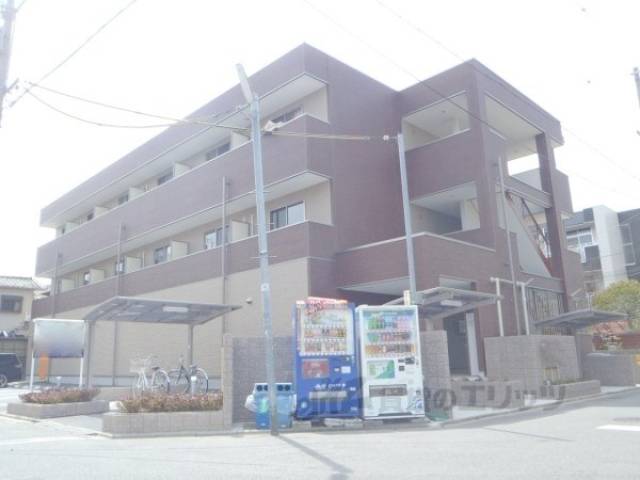 アヴェニール深草外観写真1